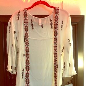 M/L lightweight shawl with floral design